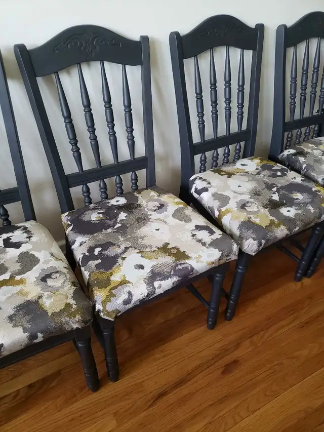 Beautiful Refinished Solid Wood Antique Dining Chairs - Set of 5 in Dining Tables & Sets in Kingston - Image 8
