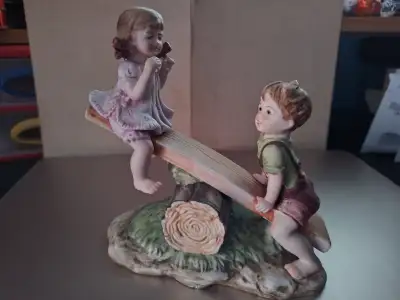 Figurine - fille et garçon - balançoire basculante, View more