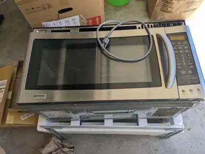 Approximately 15 years old, Fully Functional with all orignal accessories and the user manual includ...