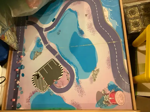 Melissa and Doug Activity Table in Toys & Games in Ottawa - Image 3