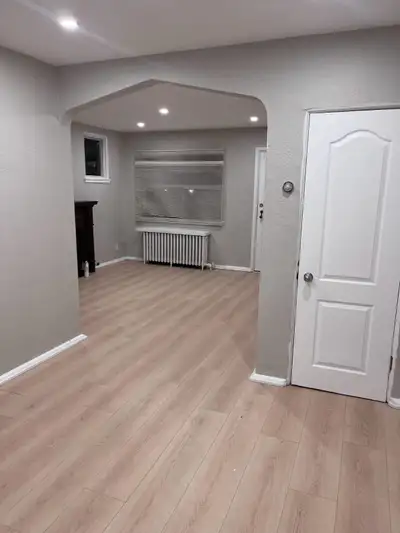 Immaculate 2 Bedroom Apartment close to Shopping and Park