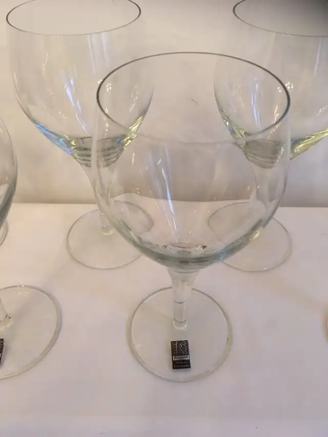 8 Verres Vin de Crystal Roscher8 Crystal Wine Glasses in Kitchen & Dining Wares in City of Montréal - Image 6