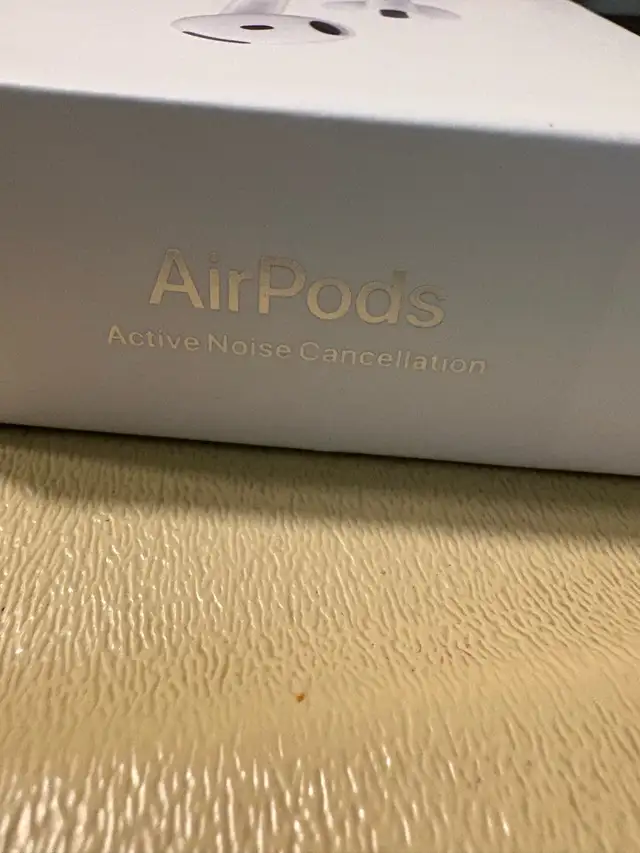 AirPods 4437917825777674242
