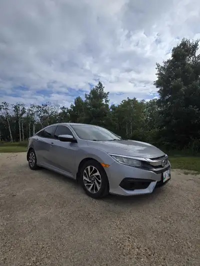 Safetied 2018 Honda Civic SE for sale. 117,250 km Every well take care of car, full synthetic oil ev...
