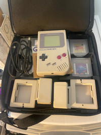 Nintendo Gameboy DMG-001 Handheld with carry case and accesories