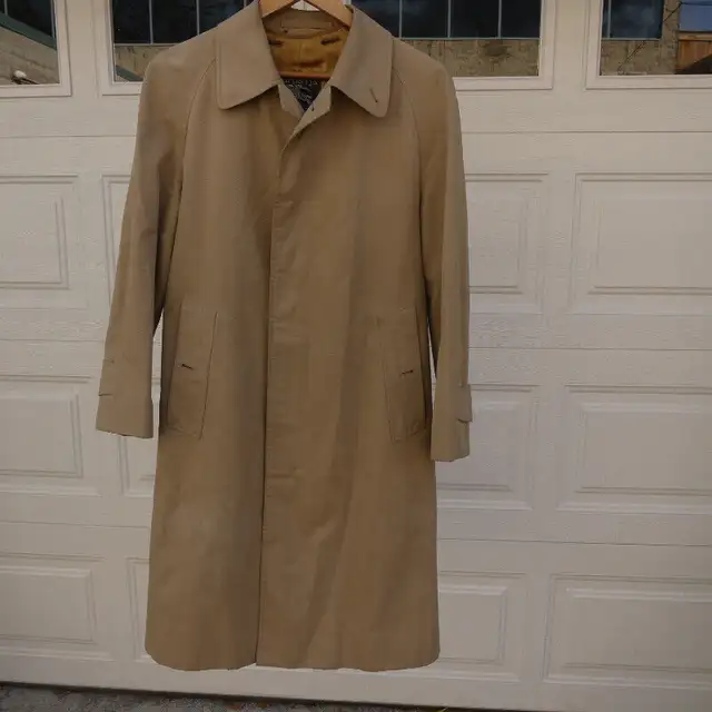 Burberrys Mens Trench Coat Beige Size Small in Men's in City of Toronto - Image 2