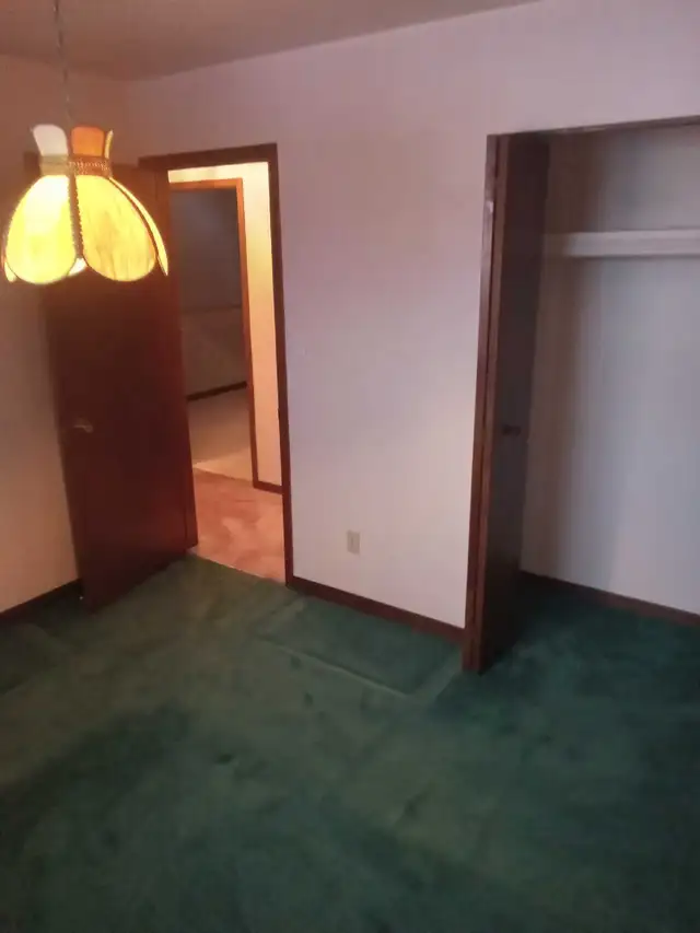 3 - Private Rooms Available in South Windsor Walkerville Area