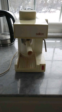 Salton espresso maker with milk frother