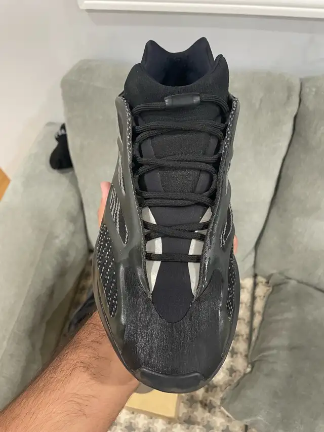 Adidas Yeezy 700 V3 Alvah - Size 11.5 in Men's Shoes in Mississauga / Peel Region - Image 4