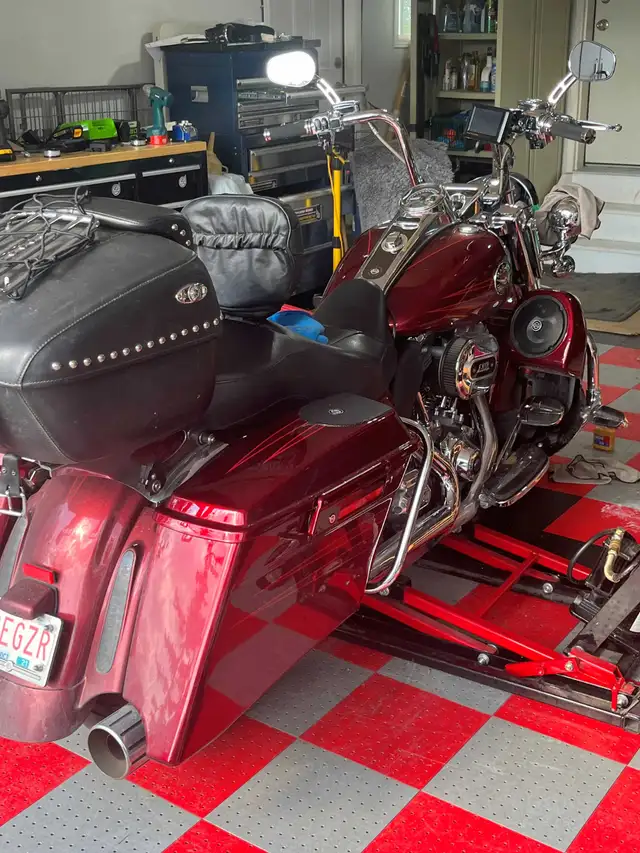 2013 Harley Davidson CVO Road king in Street, Cruisers & Choppers in Calgary - Image 3