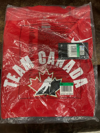 Men’s XL Team Canada TShirt