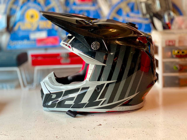 Bell Moto-9 Carbon Flex Helmet in Other in Markham / York Region