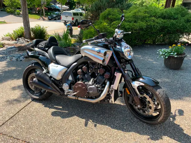 2013 Yamaha VMAX 1700 with ABS in Street, Cruisers & Choppers in Vancouver - Image 4