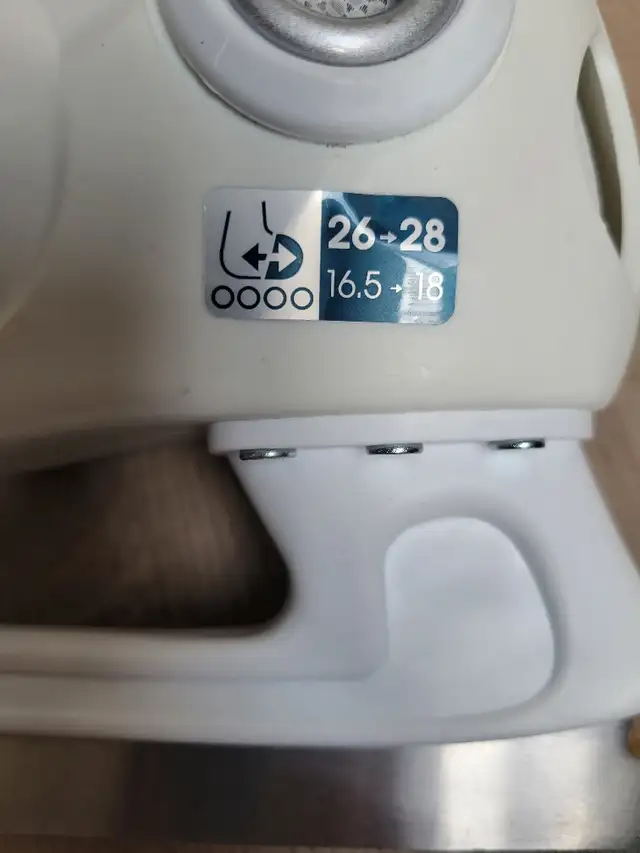 Oxelo Kids' Learning Adjustable Ice Skates Size 9C / 10C / 10.5C in Skates & Blades in Markham / York Region - Image 4