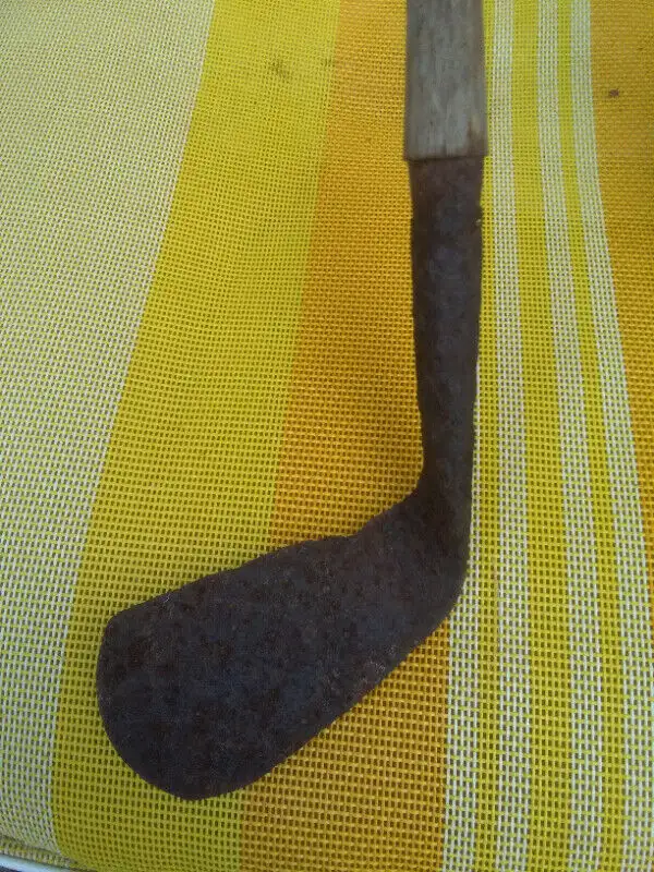 Vintage Golf club Iron and  Saladino Tennis Racquet in Tennis & Racquet in Ottawa - Image 5