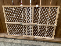 Pressure mounted safety gate 