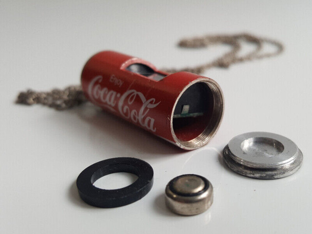 Vintage "Coca-Cola" Can Quartz Necklace Watch in Arts & Collectibles in City of Toronto - Image 3