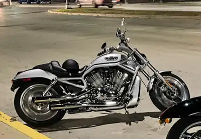 2003 v rod. , 100th anniversary, bubs 7 pipes, decent tires. Good shape never dropped. 30000 km