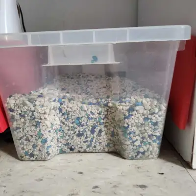 Add some natural beauty to your aquarium with this used aquarium stone, perfect for creating a seren...