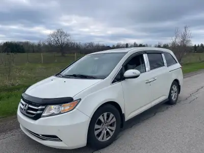 2015 Honda odyssey EX-L V6 3.5L 7 passenger, sunroof 258km Back up camera, dvd system power sliding...