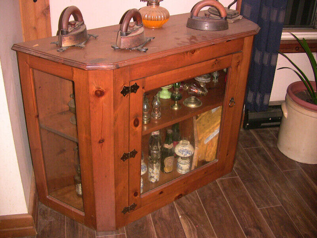 FOR SALE HAND MADE BEAUTIFUL PINE CABINET in Hutches & Display Cabinets in Belleville - Image 3
