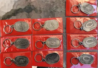 10 Porte-clés Vintage LNH en étain : 6 équipes originales + 4, View more