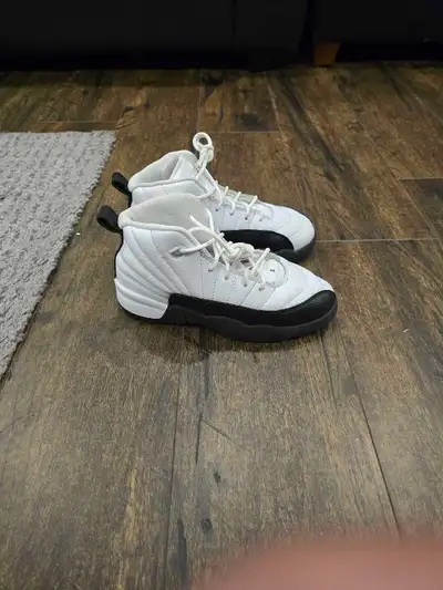 Jordan 12 Retro White Black size 2Y, View more