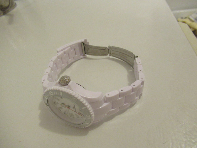 FS:  A Women's Ice Watch Never Worn in Jewellery & Watches in City of Halifax - Image 2