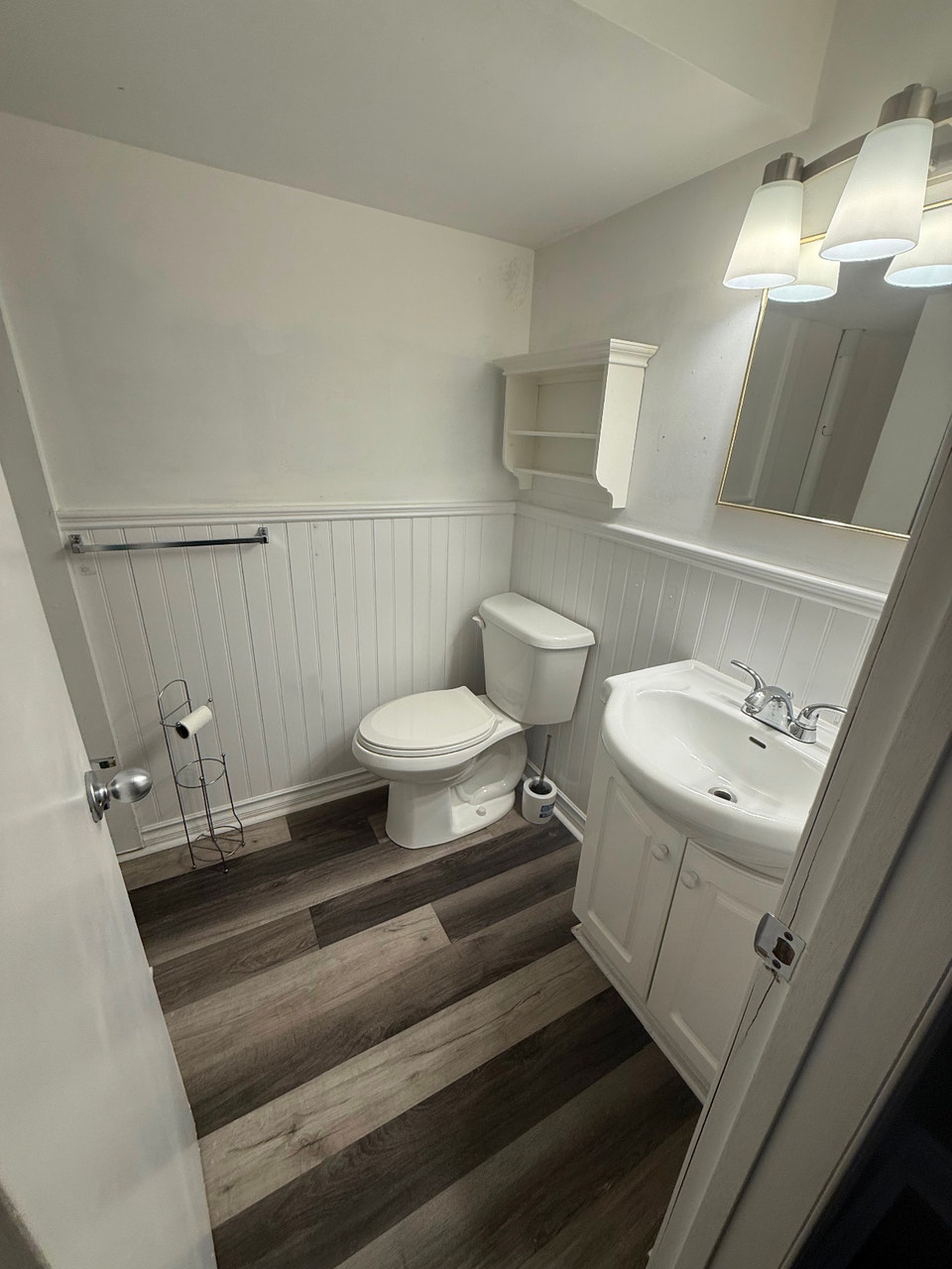 One Large Bedroom North End St Catharines 3