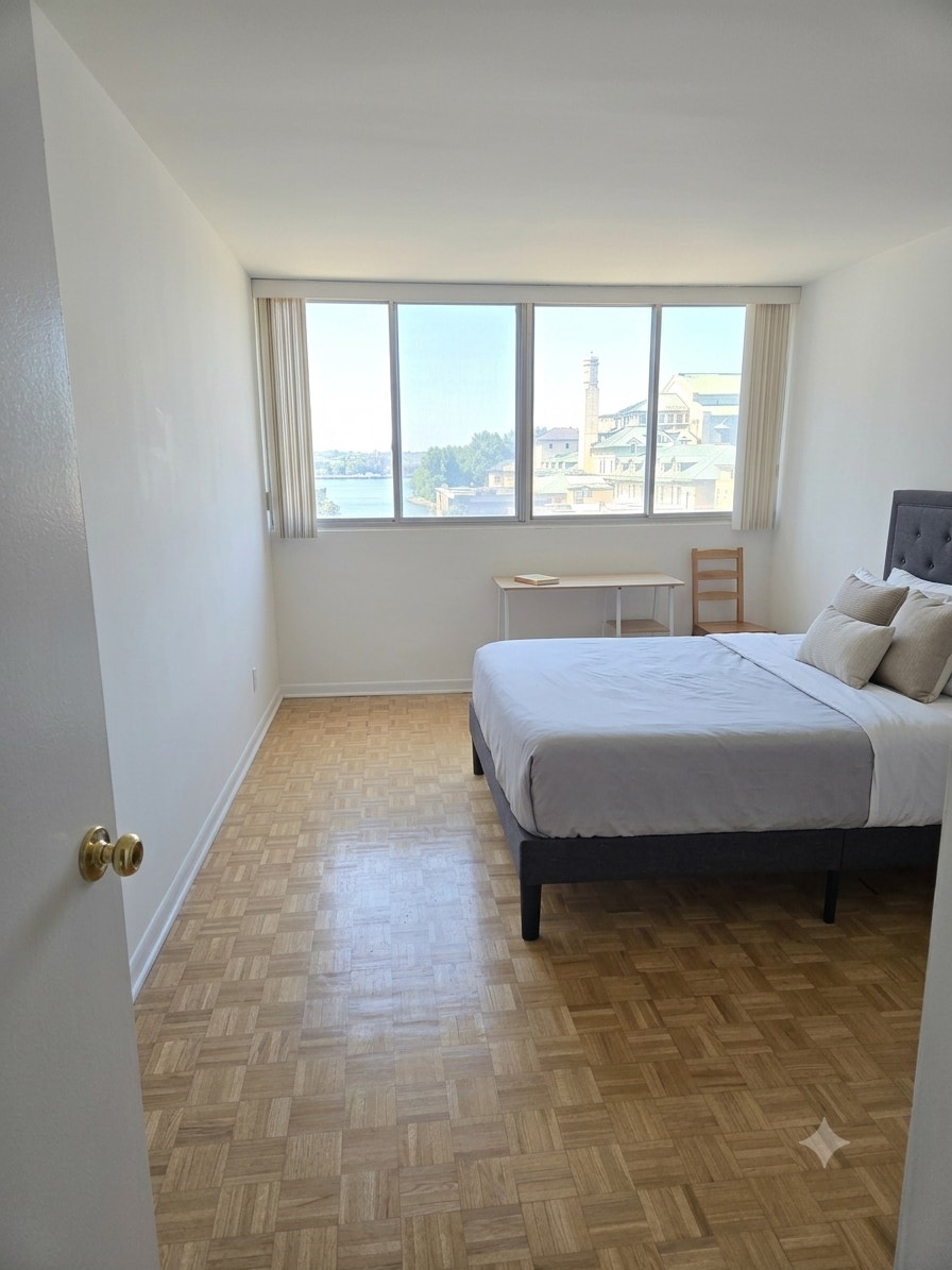 3.5 Condo for rent (Lease transfer) - Unfurnished,Atwater Avenue — photo 1