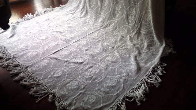 Beautiful Vintage Large Crocheted or Tatted Bedspread in Bedding in Stratford