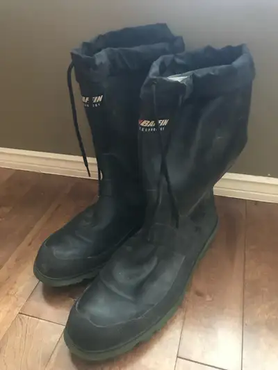 These Baffin Technology boots, made in Canada, are a size 14 and are ready to keep your feet warm an...