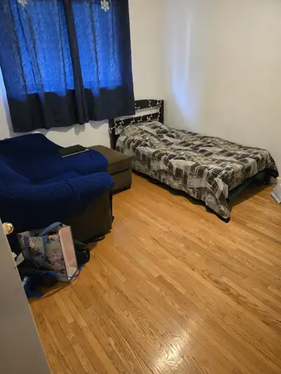 1 private room rent in main floor at Lawrence & Markham from Aug
