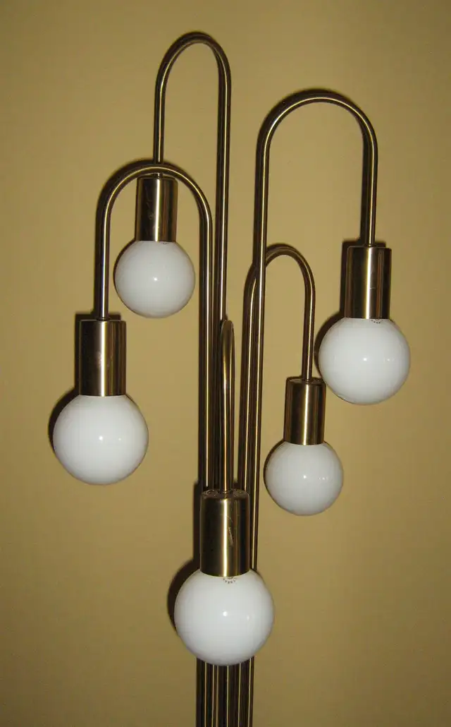 VTG. 5-Arm Waterfall Brushed Brass Floor Lamp att. to Sonneman in Indoor Lighting & Fans in City of Toronto - Image 5