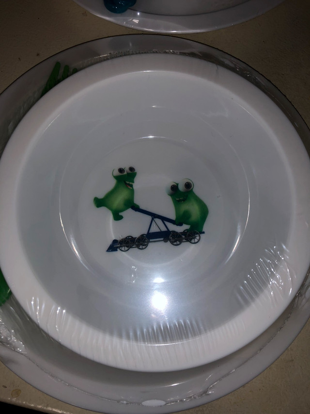 Dinnerware set for kids/ensemble de vaisselles pour enfants  dans Autre  à Ville de Montréal - Image 4