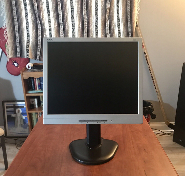 19” lcd monitor for sale.  in Monitors in Leamington - Image 4