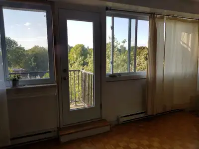 #sublet #Stiduo #NDG region:NDG Sublet Big Stiduo. 2 1/2 (large studio with a large balcony) on Benn...