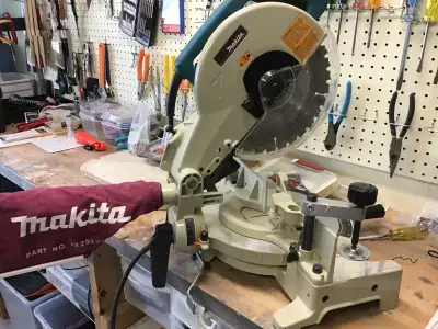 Scie à onglet Makita 10 pouces LS 1040, View more