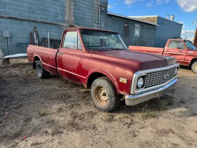 350 V8 - runs 350 automatic transmission Power steering Power brakes Dual exhaust Has 1972 grill 6 l...