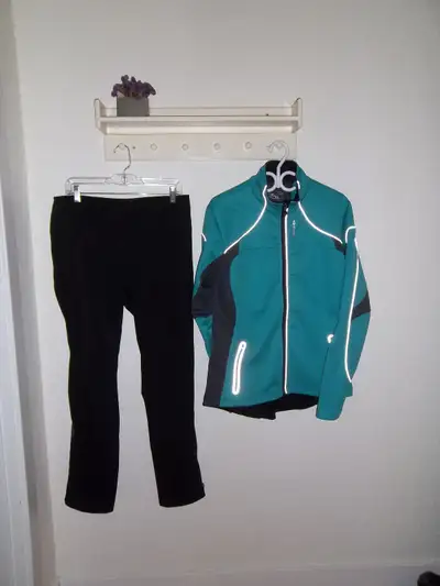Veste et pantalon de vélo pour femme., View more