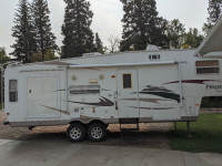 2009 Flagstaff Classic Super Lite 5th wheel trailer