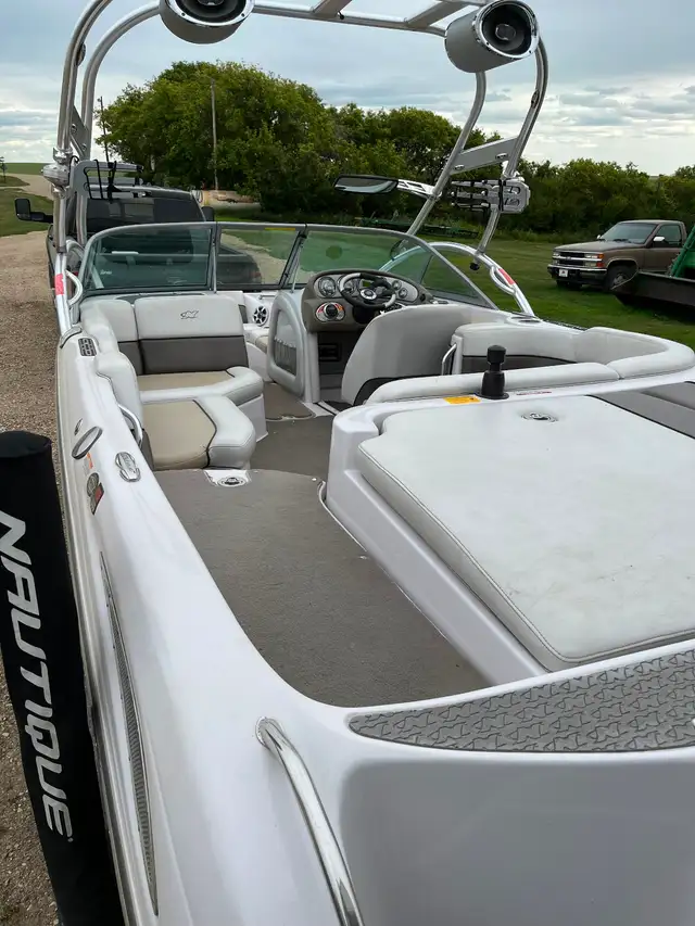 2008 Nautique surf boat in Powerboats & Motorboats in Saskatoon - Image 7