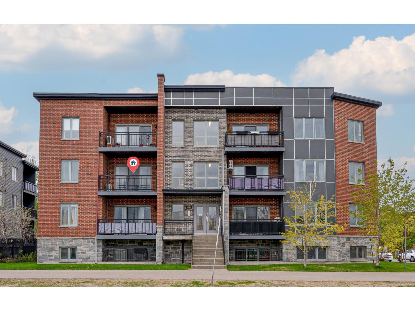 CONDO À LOUER – IDÉAL POUR PROFESSIONNEL DE LA SANTÉ — photo 1