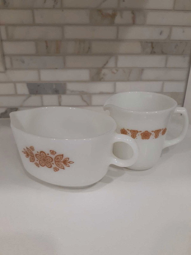 PYREX Gold Butterfly Gravy Boat and Creamer in Kitchen & Dining Wares in City of Toronto