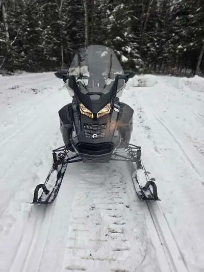 4300 km Moteur 600r etec Chenille 20 pouce Nego !