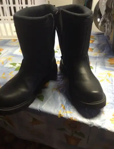 Khombu Winter Boots, View more