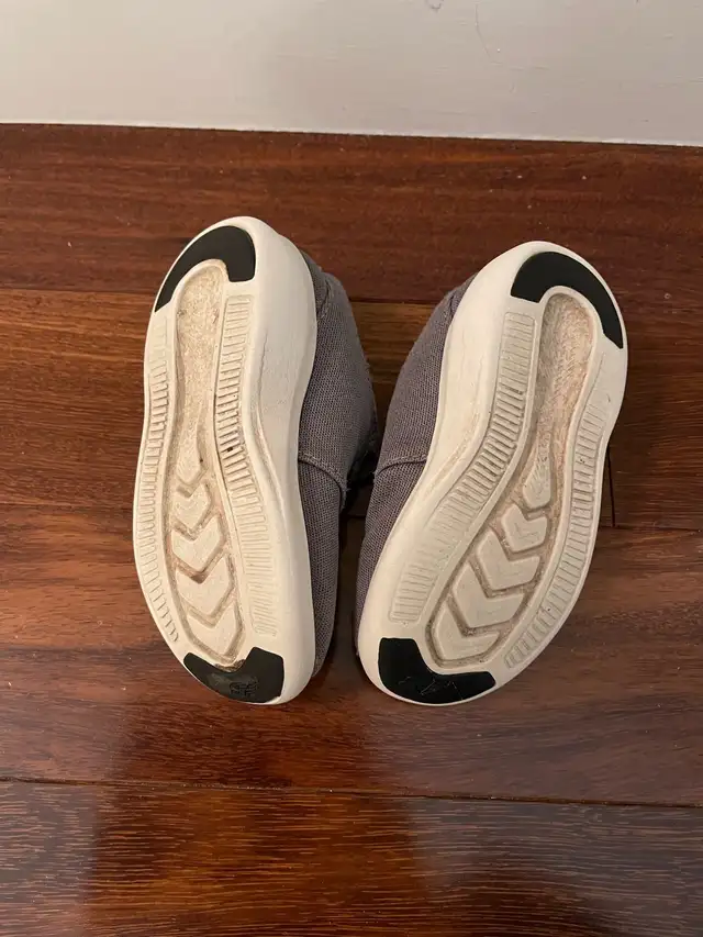 BOYS SHOES Size 9 in Kids & Youth in Oakville / Halton Region - Image 3