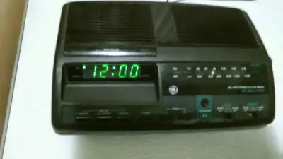 Vtg. G.E. Ster. clock radio 7-4664a -1990s- good cond. see below, View more