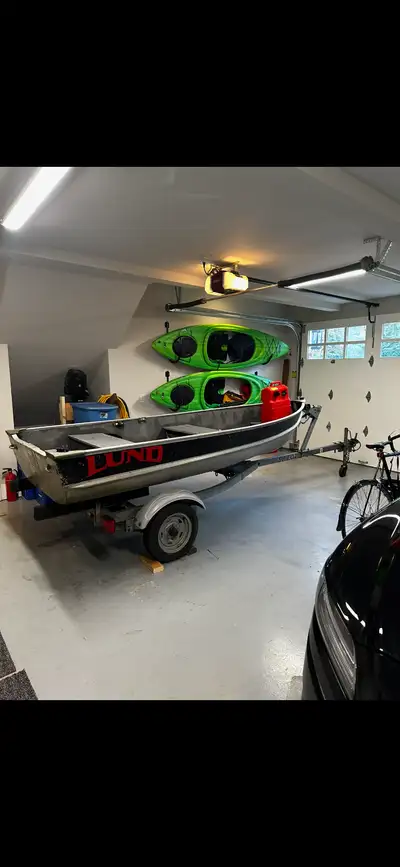 Comes with 4 HP Suzuki with around 50 hrs, EZ Loader trailer included, fuel tank, oars