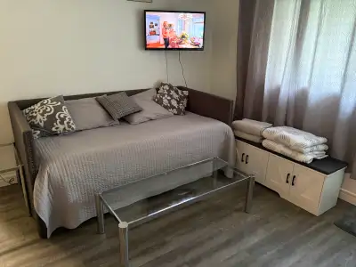 Crystal beach, Fort Erie 2 bedroom 1 bath, inclusive, furnished (or not), 1 parking and guest parkin...